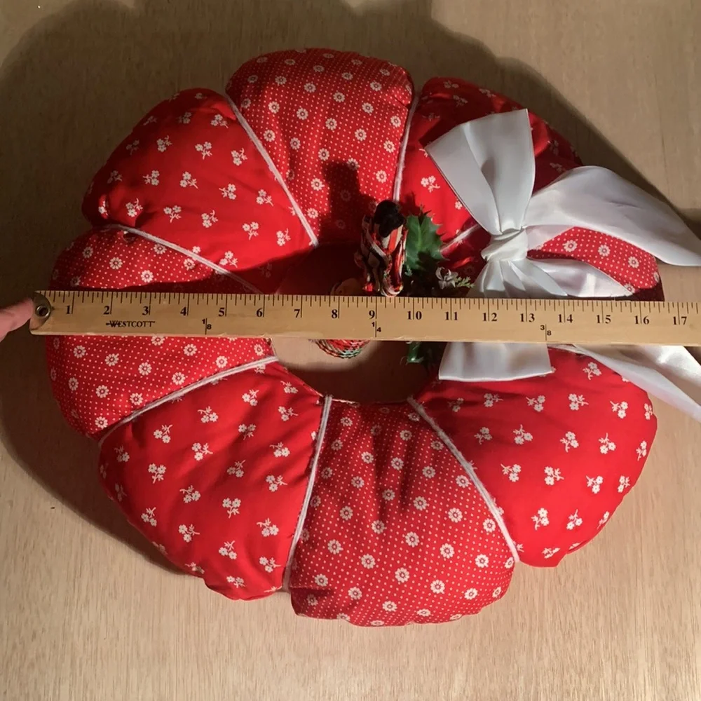 1970s (?) red Fabric wreath cushion vintage Christmas wall or door decoration